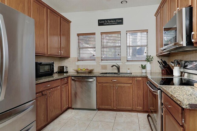 Building Photo - 15 S Avonlea Cir