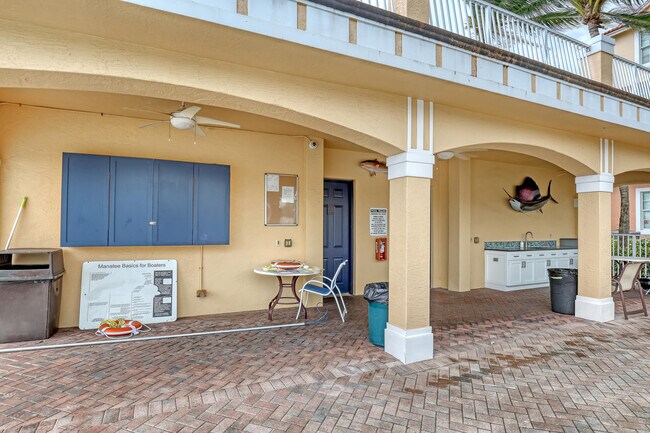 Building Photo - 149 Harbors Way