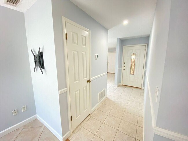 Building Photo - 104 Hatfield Ct