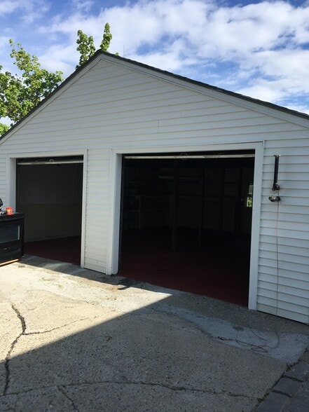 Building Photo - 11 Adams Ct