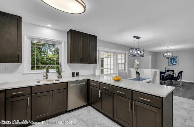 Building Photo - 821 Bay Ave