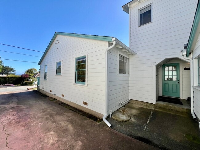 Building Photo - Charming Furnished Home in PG!