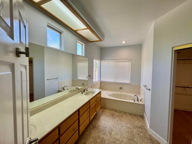 Building Photo - 79130 Ocotillo Dr