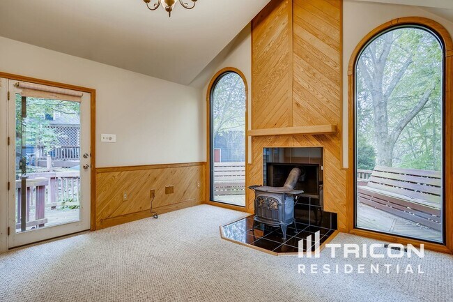 Building Photo - 10803 Glade Ct