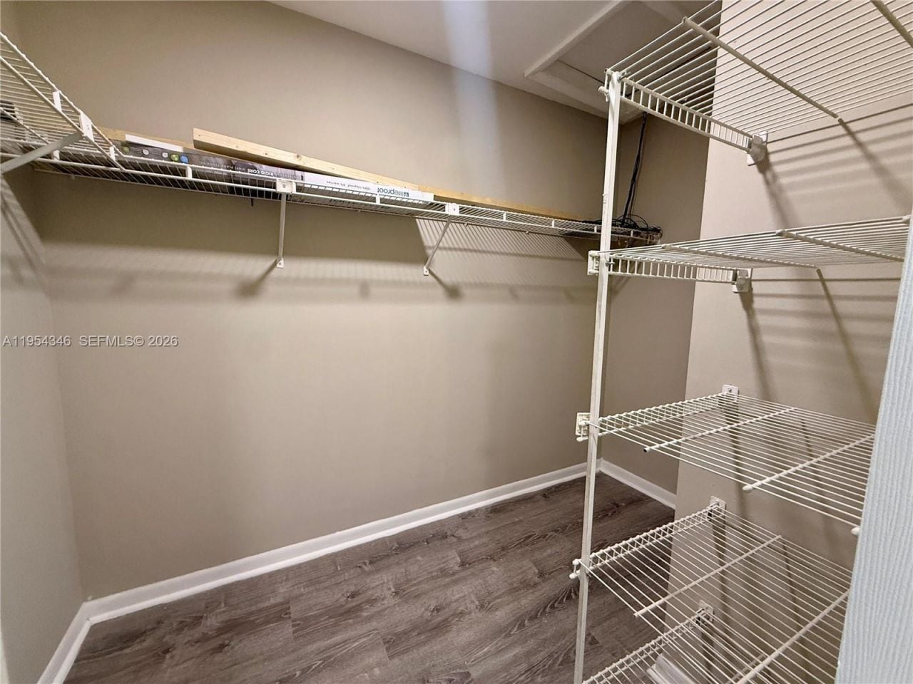 Building Photo - 2550 N Nob Hill Rd