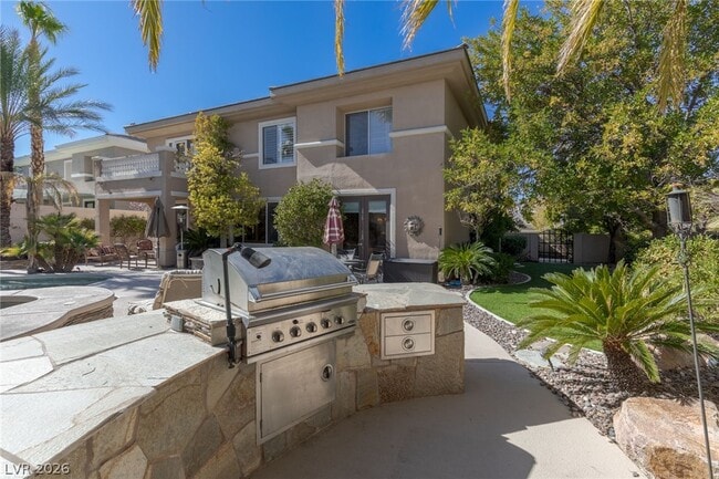 Building Photo - 724 Pinnacle Heights