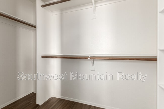 Building Photo - 5526 E Forge Ave