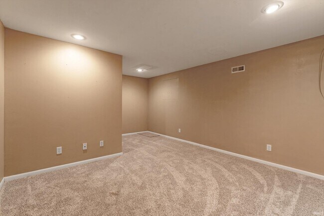 Building Photo - 51595 Harvester Dr