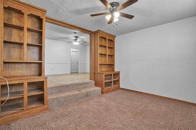 Building Photo - 5716 NW Glenn Ave