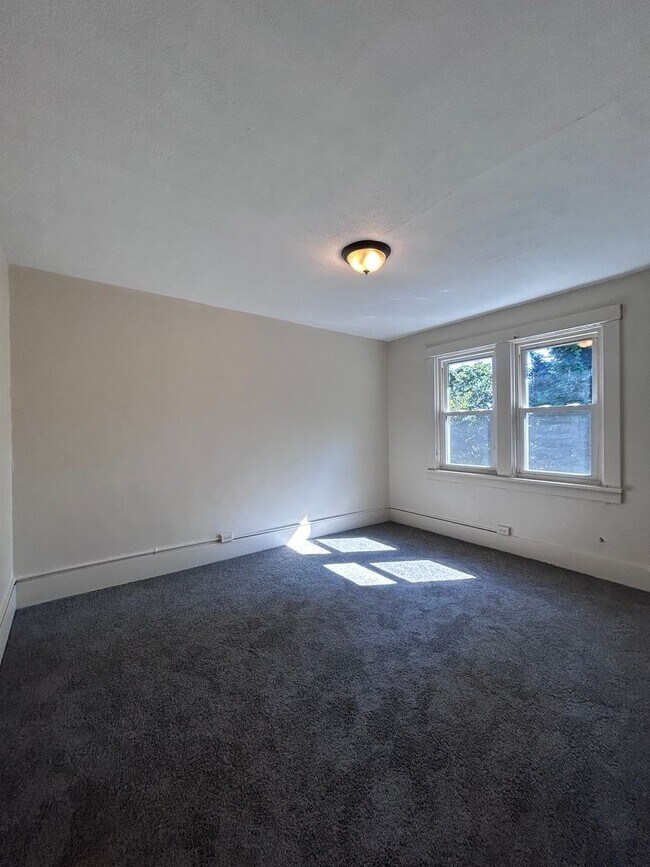 Building Photo - 3 Bedroom 1 Bathroom Home (Perry South)