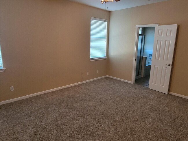 Building Photo - 2100 Pipers Field Dr