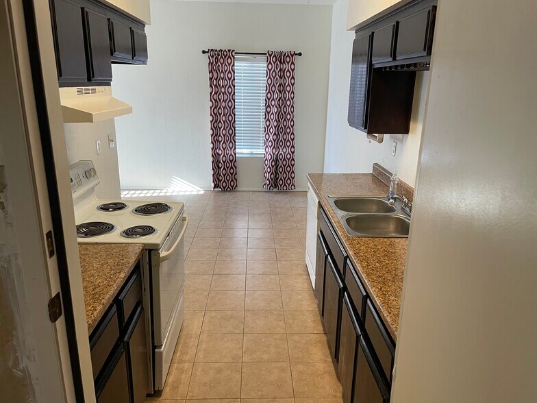 Building Photo - 3213 Fortier St