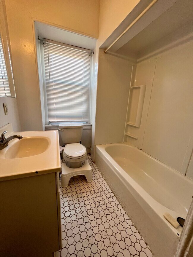 Building Photo - 4007 Powelton Ave