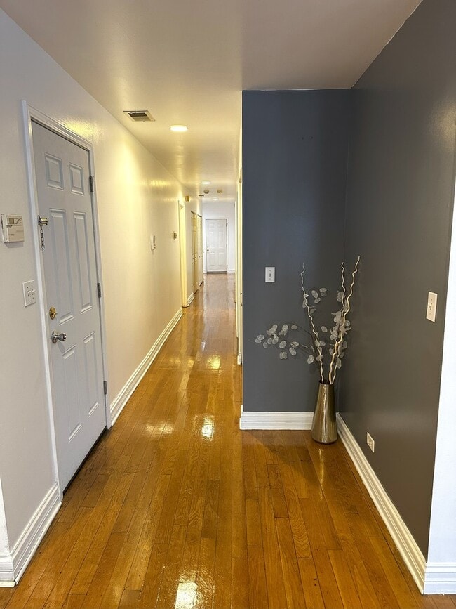 Building Photo - 5837 S Calumet Ave