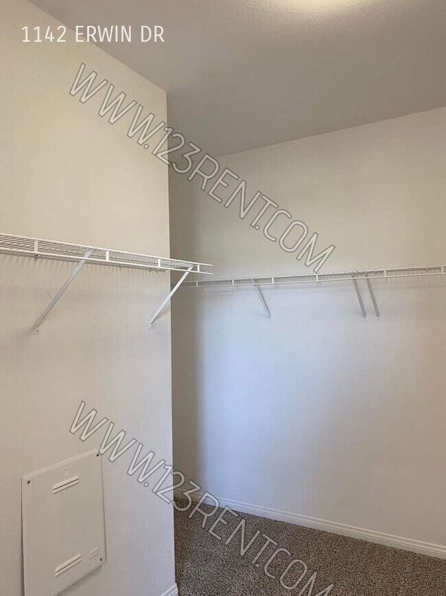 Building Photo - 1142 Erwin Dr