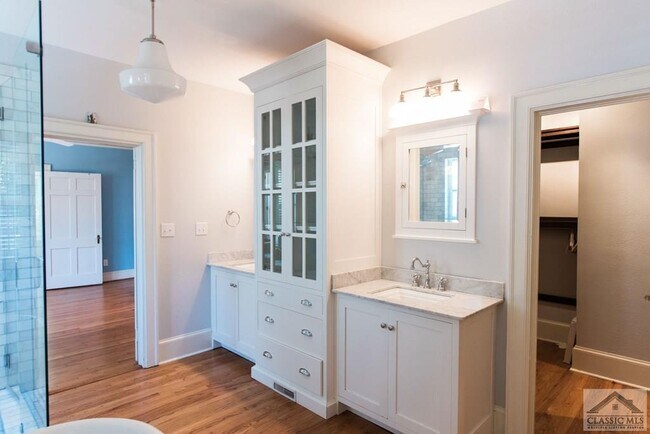 Building Photo - 285 Hampton Ct