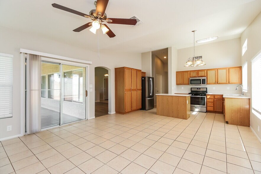 Building Photo - 3329 E Wahalla Ln