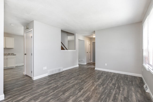 Building Photo - 29 Innsbruck Ln