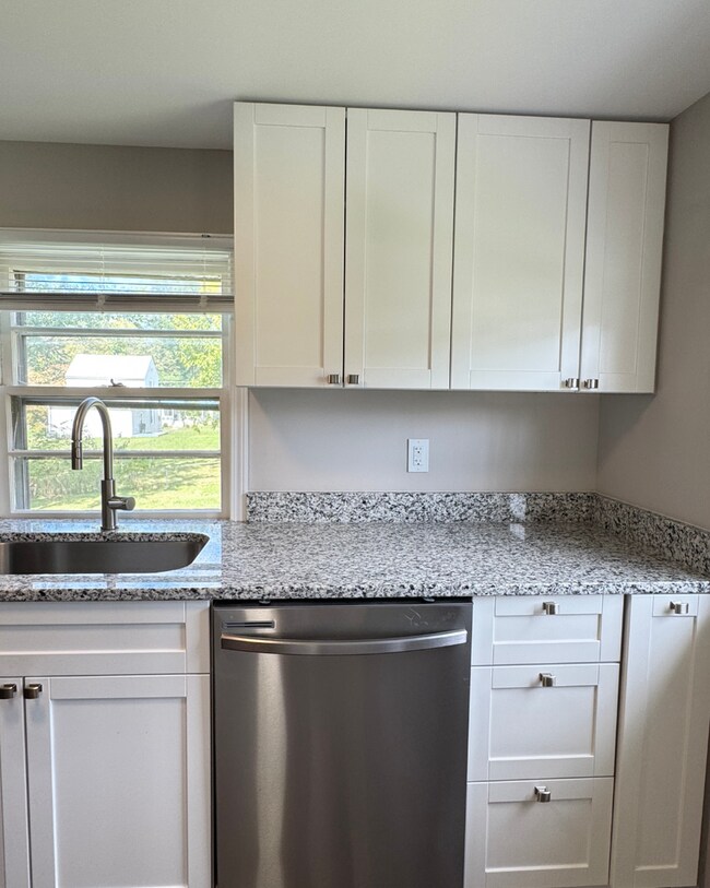 Building Photo - 2 Bed 2 Bath House on Easley Avenue