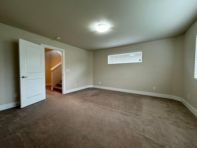 Building Photo - Gorgeous 4BR, 3.5BA Gem in Kingstone Community, Lynnwood,