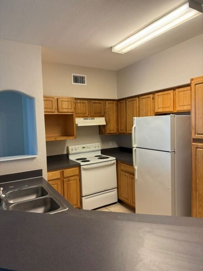 Building Photo - 3250 Corona Village Way