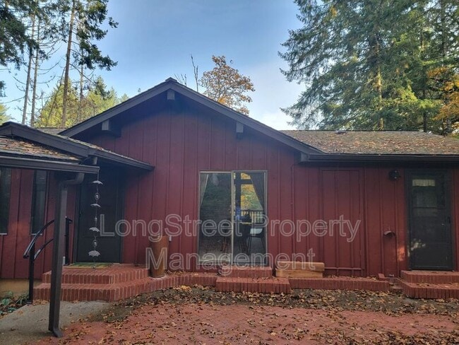 Building Photo - 2720 NW Glenwood Dr