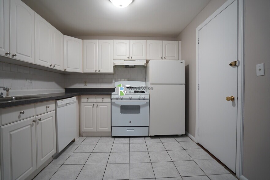 Building Photo - 39 Shepard St