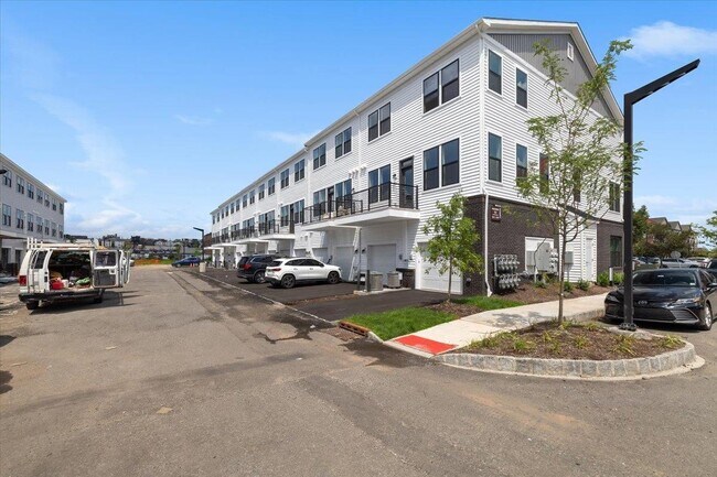 Building Photo - 200 Balsam St