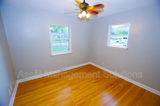 Building Photo - 723 Riderwood Dr