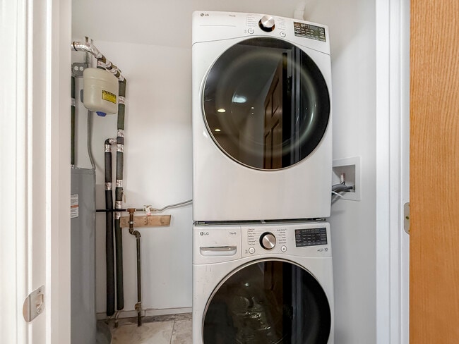 Building Photo - 6415 W Irving Park Rd