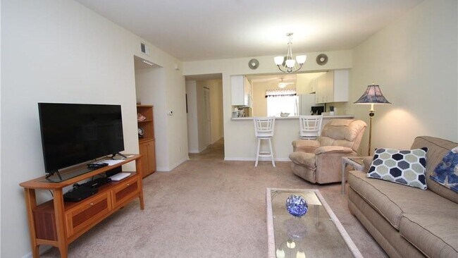 Building Photo - 273 Robin Hood Cir