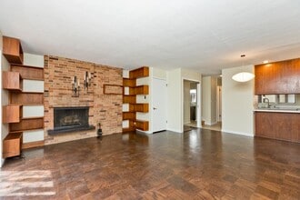 Building Photo - 2 bedroom in Chicago IL 60657