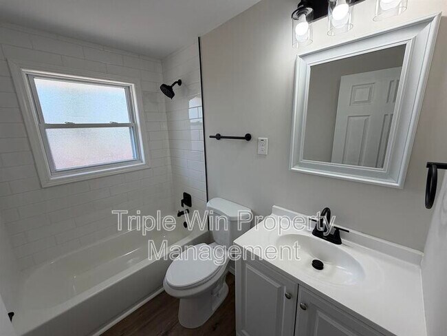 Building Photo - 404 Fee Fee Hills Dr