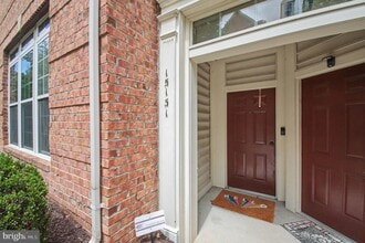 Building Photo - 15131 Leicestershire St