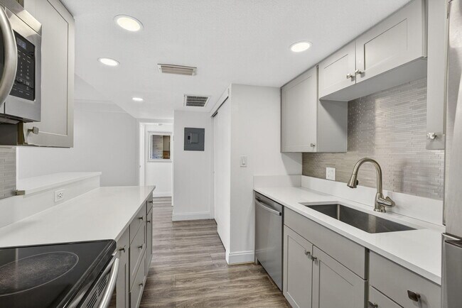 Building Photo - 612 Executive Center Dr