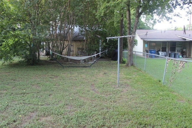 Building Photo - 611 Clifford Dr