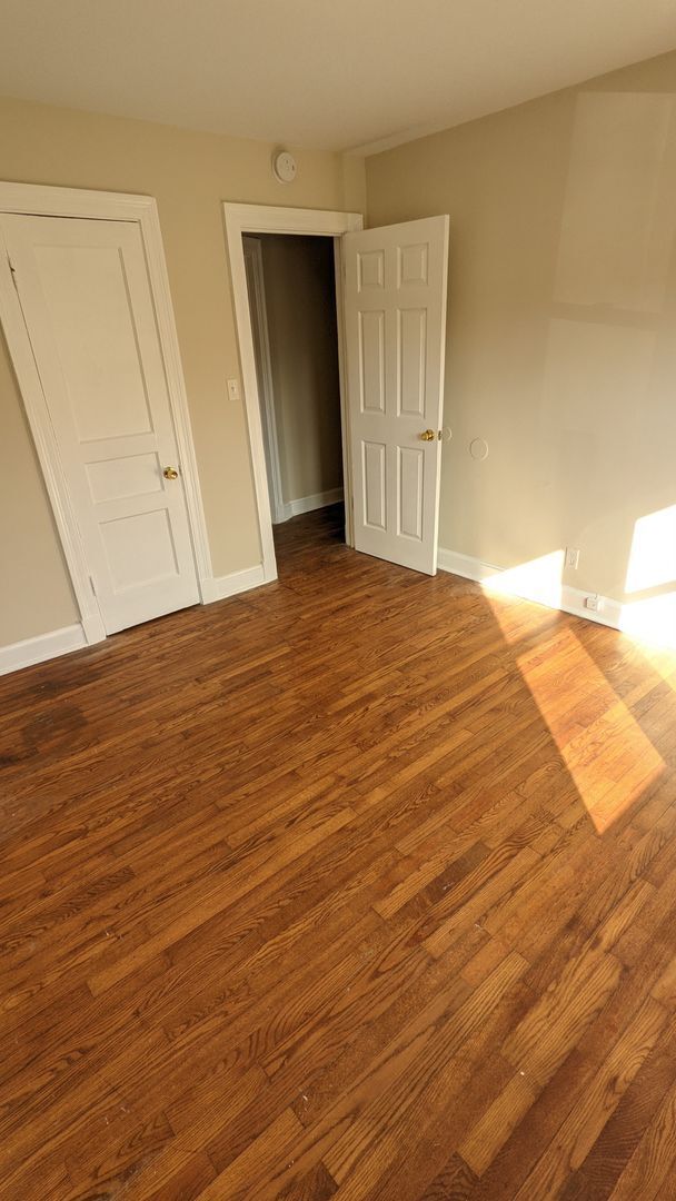 Building Photo - LOCATION ! Washer/Dryer Included 2 Bedroom