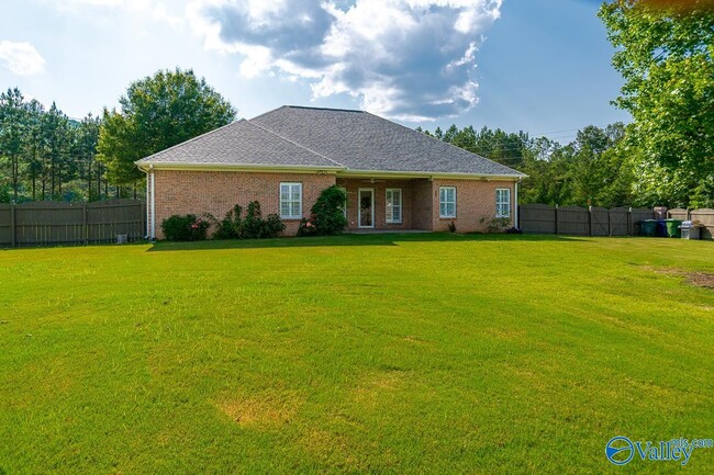 Building Photo - 2200 Little Cove Rd