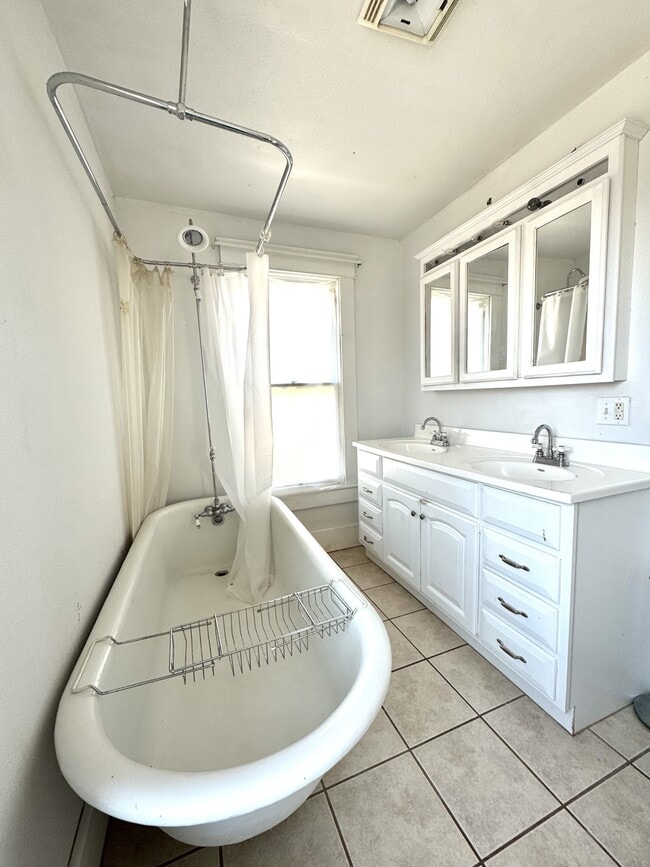 Building Photo - 624 N Wentz St