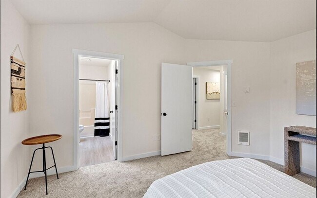 Building Photo - Fully Remodeled Gated Community Lake Home in Gig Harbor!