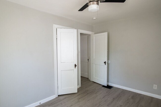 Building Photo - 331 Sandhurst Dr