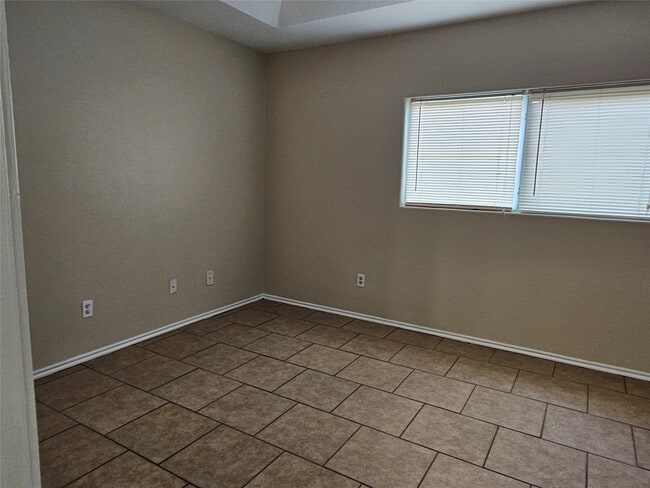 Building Photo - 500 Birch Cluster Ct