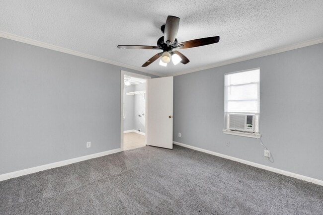 Building Photo - 418 E Avenue F