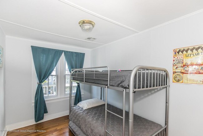 Building Photo - 105 Webb Ave