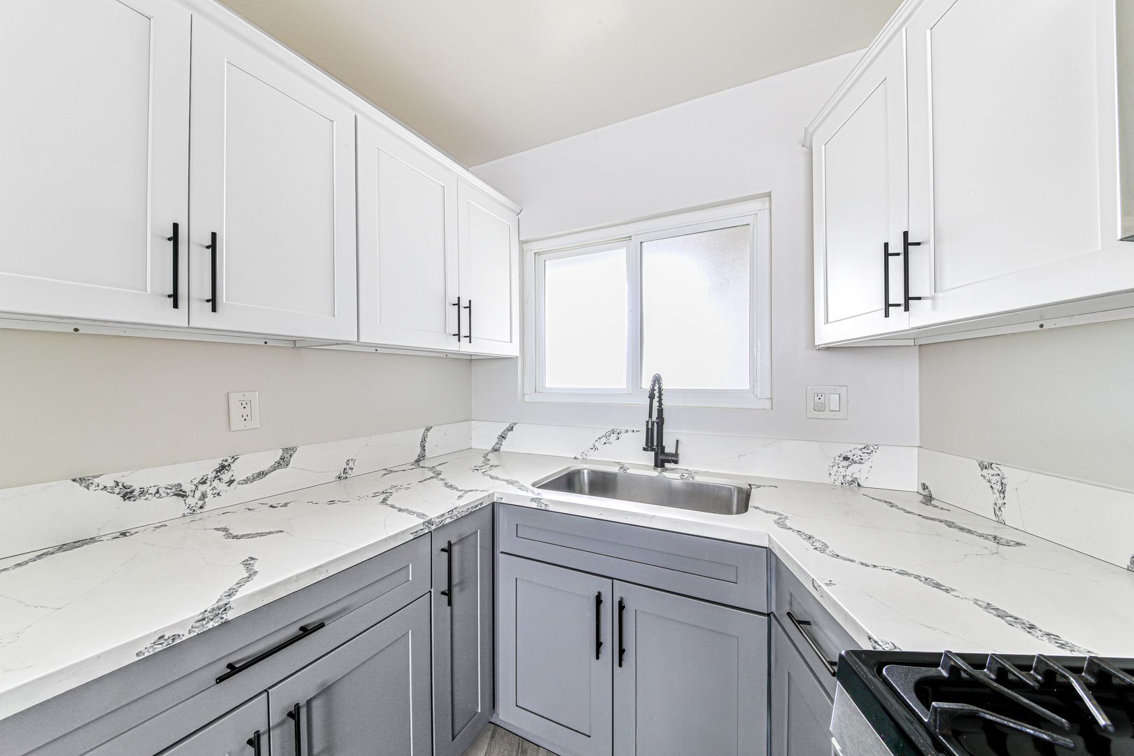 Building Photo - 125 E Spring St