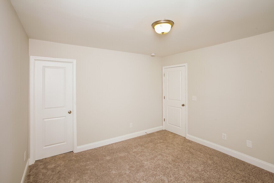 Building Photo - 204 Satin Walnut Wy