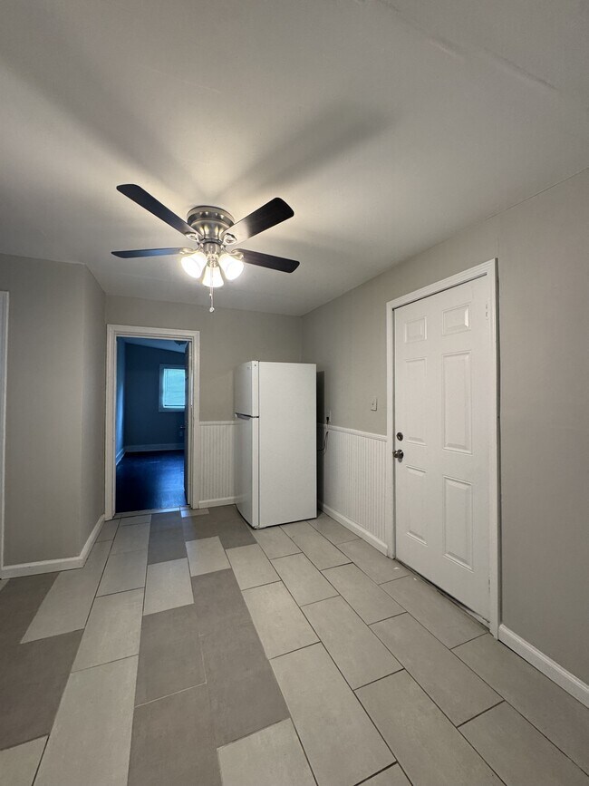 Building Photo - 331 McLin St