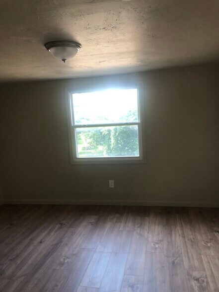 Building Photo - 3207 Alpena St