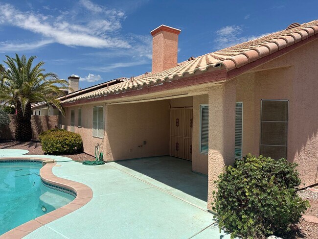 Building Photo - SW!! Single Story!! Pool!! NO HOA!!  Corne...