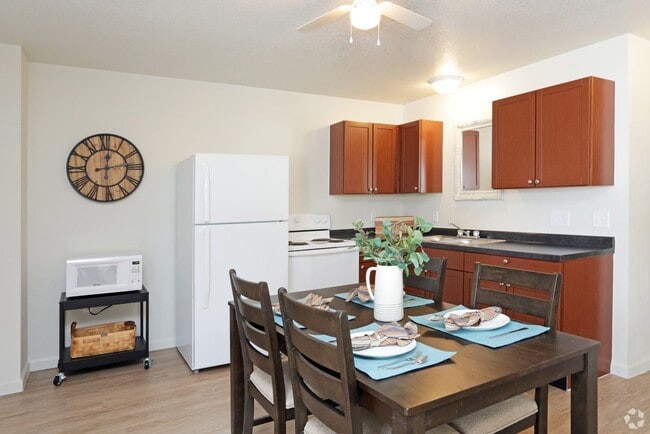 Building Photo - 3 Bedroom, Single-story Townhomes for rent...
